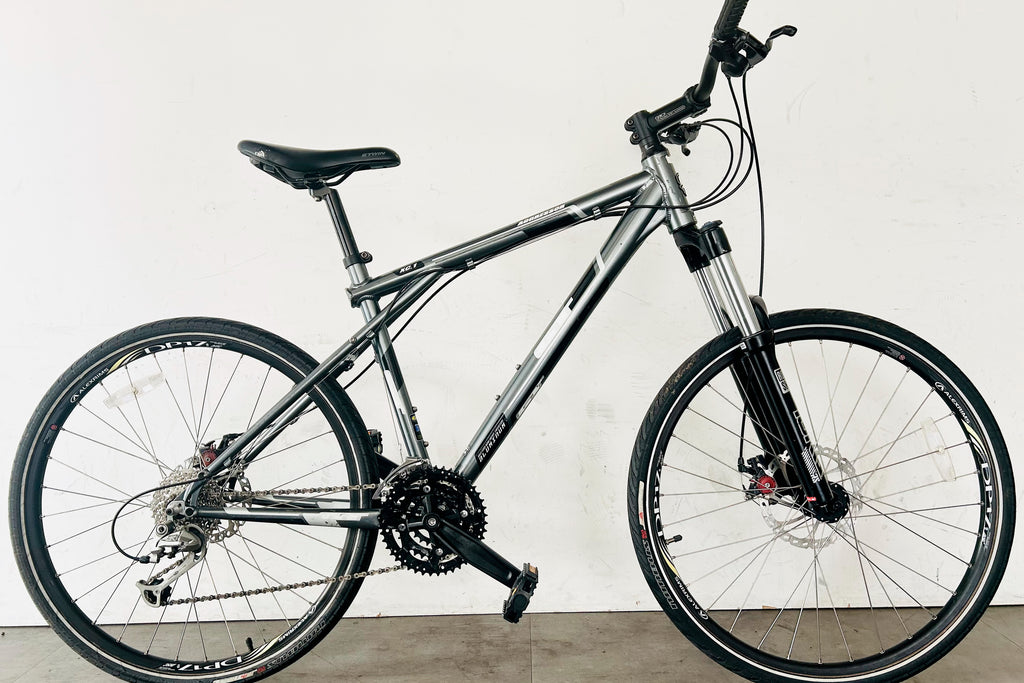 GT Aggressor Mountain Bike (Medium) 