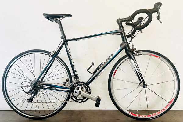 Giant Defy Road Bike (Large)