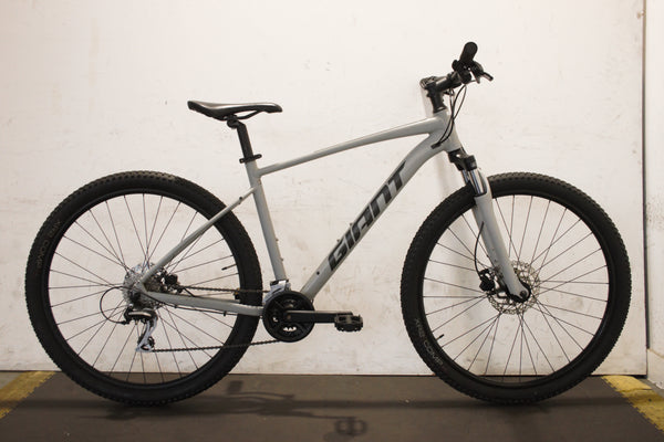 Giant Talon Mountain Bike (Medium)